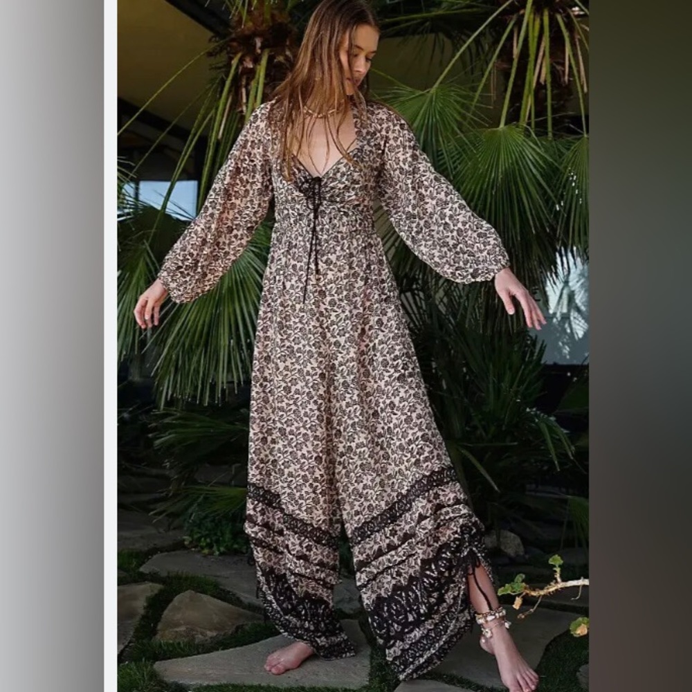 Free People Boho Chic Jumpsuit-Black -Cream Floral, Cut-Out Back AMAZING! NEW!! - Picture 1 of 9